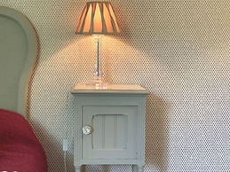 Spacious Apartment With Garden