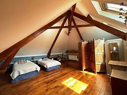 Spacious Apartment With Garden