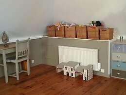 Spacious Apartment With Garden