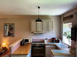 Spacious Apartment With Garden