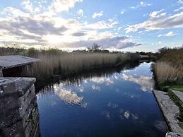 Spacious Apartment With Garden