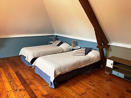 Spacious Apartment With Garden