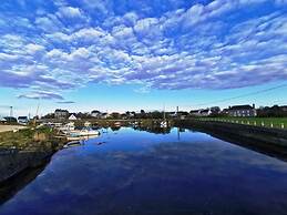 Spacious Apartment With Garden