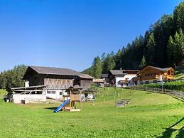 Holiday Apartment on the Hutterwirtshof