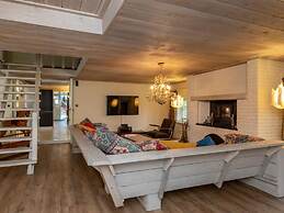 Charming Beach Villa With Thatched Roof