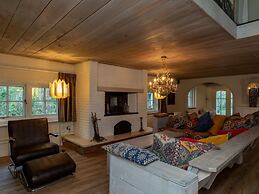 Charming Beach Villa With Thatched Roof