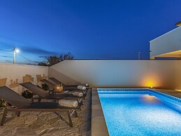 Modern Home With Swimming Pool and Wellness