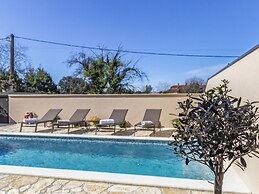 Modern Home With Swimming Pool and Wellness