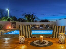 Modern Home With Swimming Pool and Wellness