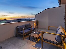 Modern Home With Swimming Pool and Wellness