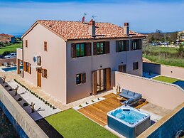 Modern Home With Swimming Pool and Wellness