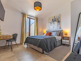 Modern Home With Swimming Pool and Wellness