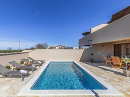 Modern Home With Swimming Pool and Wellness