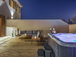 Modern Home With Swimming Pool and Wellness