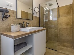 Modern Home With Swimming Pool and Wellness