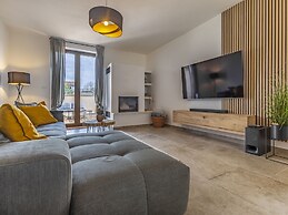 Modern Home With Swimming Pool and Wellness