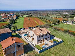 Modern Home With Swimming Pool and Wellness