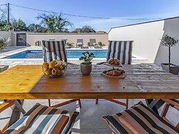 Modern Home With Swimming Pool and Wellness