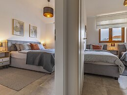 Modern Home With Swimming Pool and Wellness