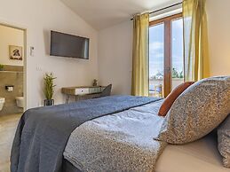 Modern Home With Swimming Pool and Wellness