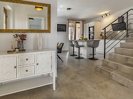 Modern Home With Swimming Pool and Wellness