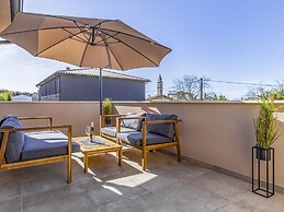 Modern Home With Swimming Pool and Wellness