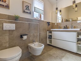 Modern Home With Swimming Pool and Wellness