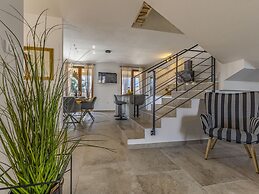 Modern Home With Swimming Pool and Wellness