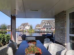 Beautiful Villa With Sauna on the Tjeukemeer