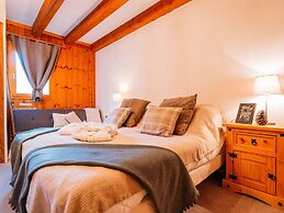 Atmospheric 14-person Chalet in Plagne 1800