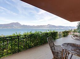 Modern Villa in Torri del Benaco With Private Pool