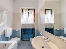 Modern Villa in Torri del Benaco With Private Pool