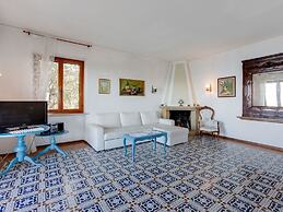 Modern Villa in Torri del Benaco With Private Pool