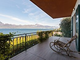 Modern Villa in Torri del Benaco With Private Pool