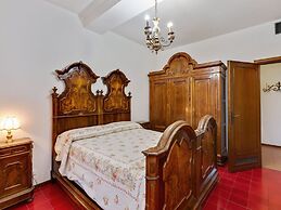 Modern Villa in Torri del Benaco With Private Pool