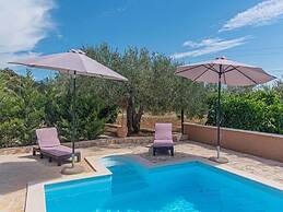 Apartment Niko - Two Bedroom Apartment With Swimming Pool