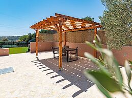 Apartment Niko - Two Bedroom Apartment With Swimming Pool