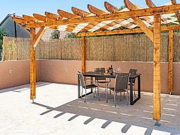 Apartment Niko - Two Bedroom Apartment With Swimming Pool