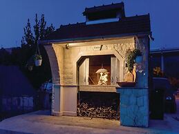 Apartment Niko - Two Bedroom Apartment With Swimming Pool