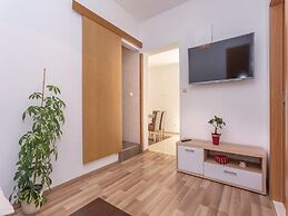 Apartment Niko - Two Bedroom Apartment With Swimming Pool