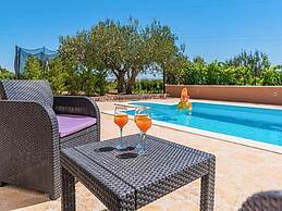 Apartment Niko - Two Bedroom Apartment With Swimming Pool