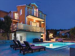 Apartment Niko - Two Bedroom Apartment With Swimming Pool