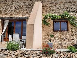 Quiet Renovated Holiday Home With Swimming Pool
