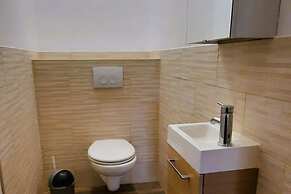 Quiet Renovated Holiday Home With Swimming Pool