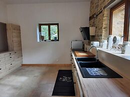 Quiet Renovated Holiday Home With Swimming Pool