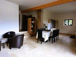 Quiet Renovated Holiday Home With Swimming Pool