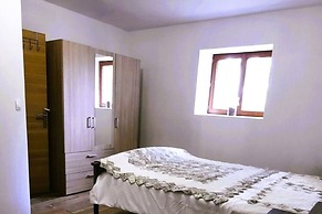 Quiet Renovated Holiday Home With Swimming Pool