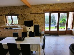 Quiet Renovated Holiday Home With Swimming Pool