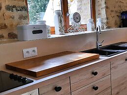 Quiet Renovated Holiday Home With Swimming Pool