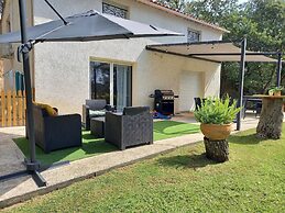 Beautiful Holiday Home With Garden